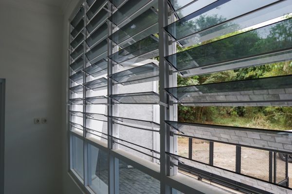 Cost of Jalousie Window Repair in Bonita Springs